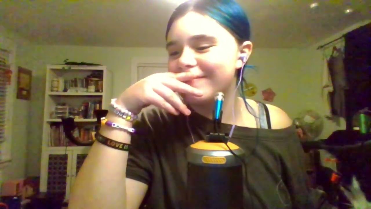 FIRST VIDEO (late) pack my school backpack with me