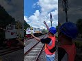 Bapak-Bapak Mainin Mainan Palang Pintu Panjang Depan Kereta Api #palangpintukeretaapi