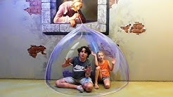 Julian & Alicia Enfermé dans une BULLE 3D