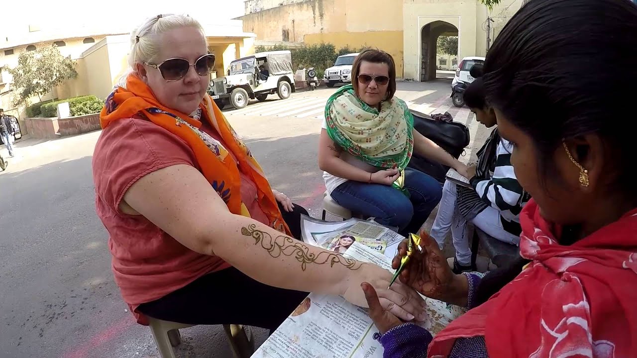 Helene and Danielle Ingle getting Henna in Jaipur, India