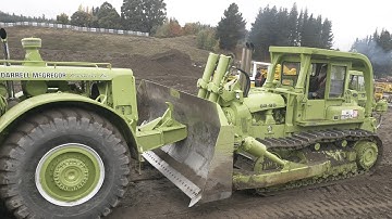 Detroit Powered Terex 82-80 Bulldozer Pushing Scrapers