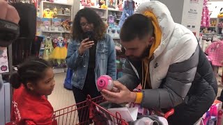 Travis Kelce goes holiday shopping with Kansas City YMCA kids