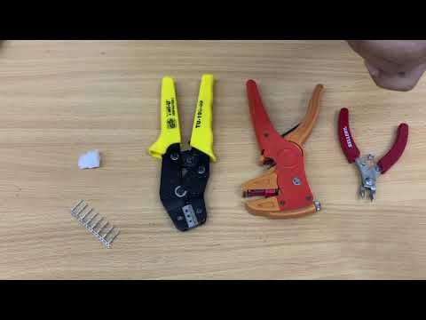 Video: Bagaimana Anda memasang konektor Molex?