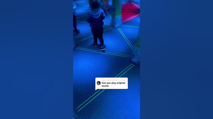 Toddler Accidentally Runs Into Mirror While Visiting Mirror Maze