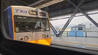 2163次北湖發車經由山線開往嘉義的EMU700型八輛二編組EMU726+EMU725阿福號區間車，和2174次嘉義發車經由山線開往瑞芳的銀綠色微笑號EMU900型十輛一編組EMU950區間車