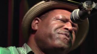 Video thumbnail of "SaRon Crenshaw -  The Thrill is gone - Acoustic Live at the BBC (NL)"