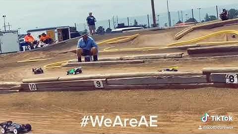 Team Associated RC8B3.2