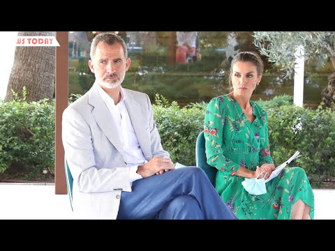 Video: Dronning Letizia Har På Seg Et Uvanlig Skjørt Med En Delikat Trykk, Der Enhver Figur Blir Perfekt
