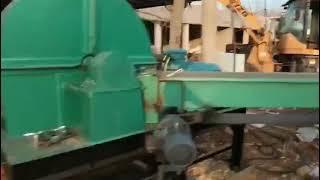 Disc wood chipper with good output wood chips for chipping wood logs