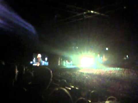 Bill Bailey ... Metallica - Enter Sandman ... Live...