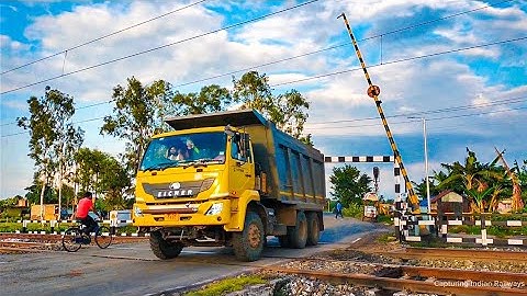 High speed train passing busy railgate : Indian Railways railroad crossing