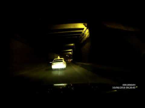 ტაქსი ჩამქრალი ფარებით \"გონკაობს\" გვირაბში