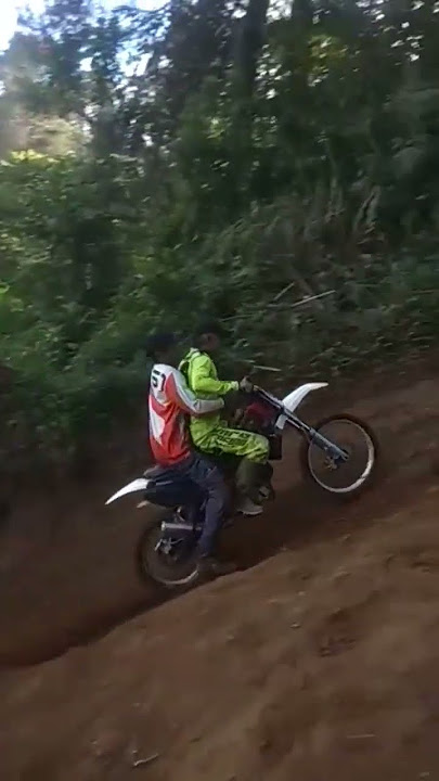 Supra bapak boncengngan libas tanjakan Betmen ambyar #trailadventureindonesia #shorts #shortvideo