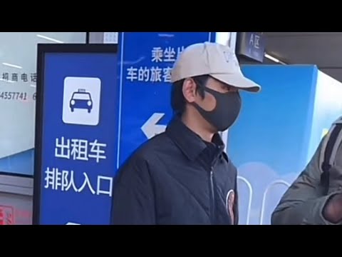 丁真Ding Zhen- ￼真真今天￼飛北京參與中國￼慈善家￼活動。