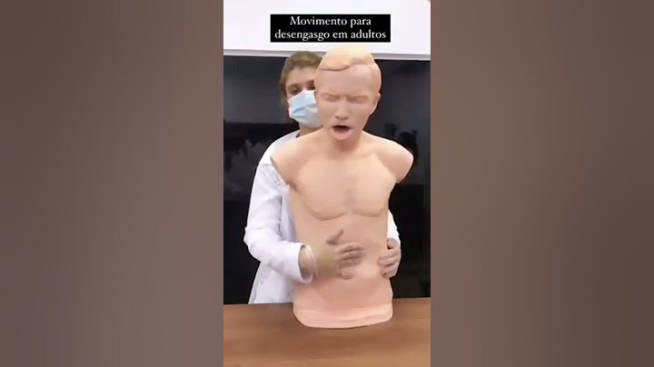 異物塞住氣管時，哈姆立克急救法示範