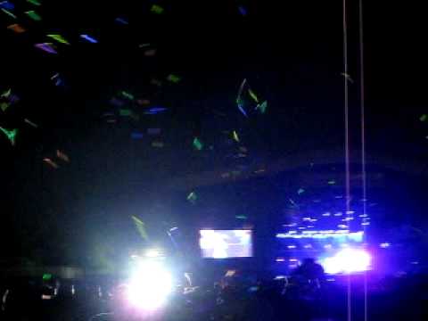 phish bonnaroo 2009 glowstick war punch you in the eye youtube