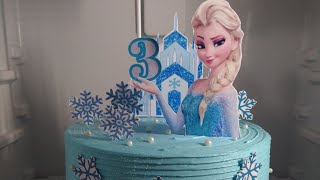 confeitando bolo,tema Frozen 🤭😍