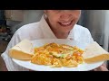 Preparando mi almuerzo quien me acompańara? 🫣