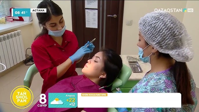 Анальды тығындары бар жетілген әйелдер Моншада жалауға мәжбүр