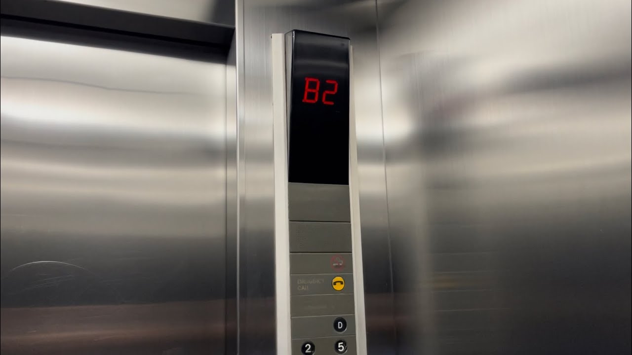 1990s LG elevator at Alabang Medical Center, Muntinlupa, Philippines