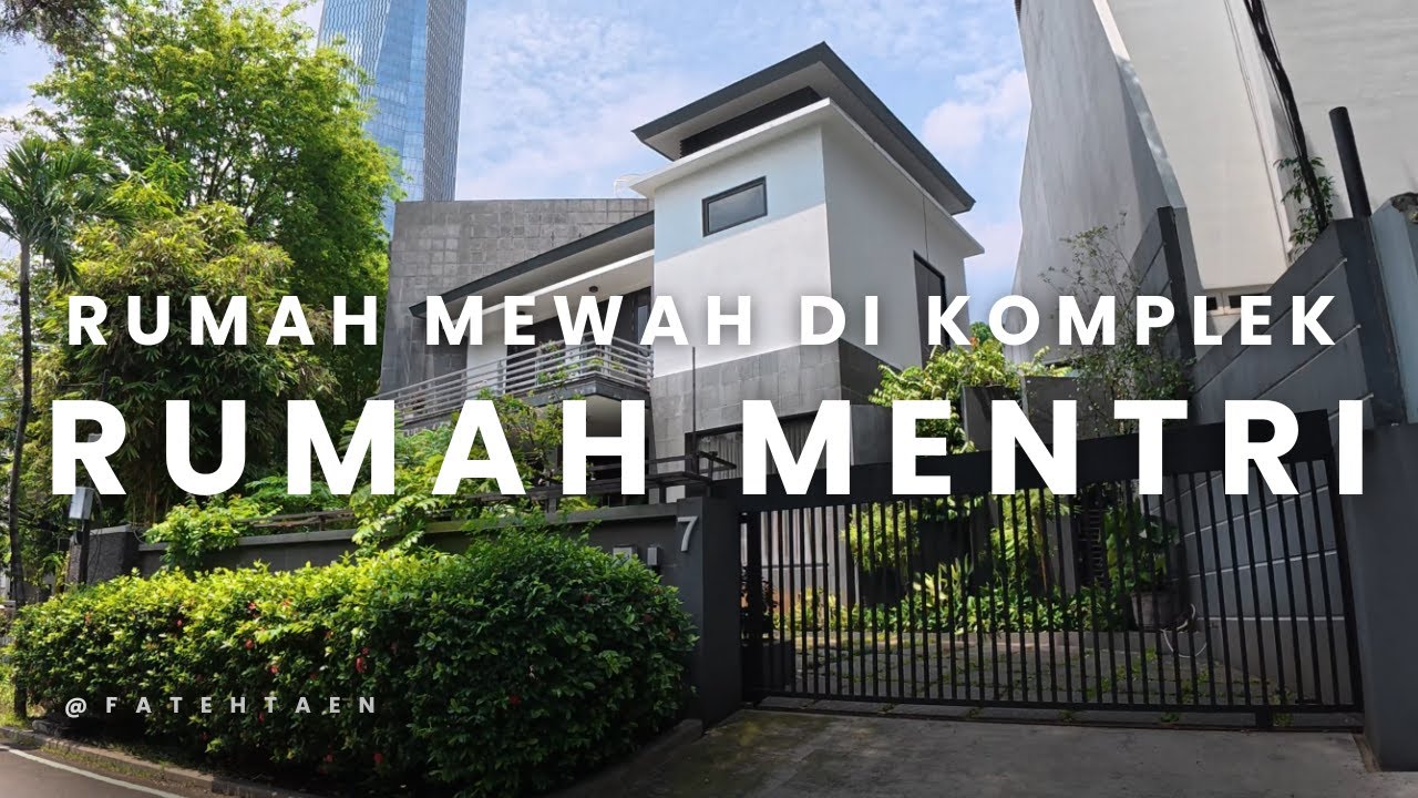 Взгляд изнутри на роскошные апартаменты в министерском комплексе в Джакарте.