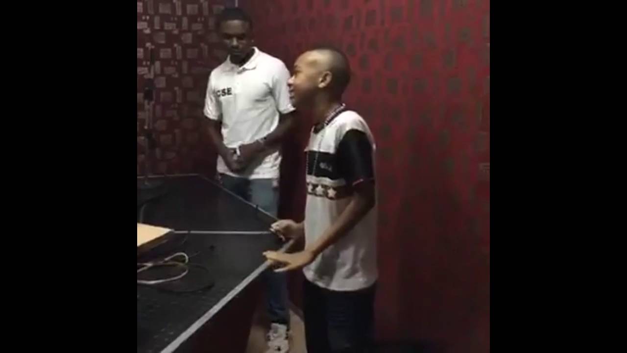 Guarda Aaron Duncan In Belize At More FM Studios su YouTube Guarda Aaron Duncan In Belize At More FM Studios su YouTube
