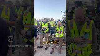 CHILLS: Hurricane Linemen Praise God 🙏