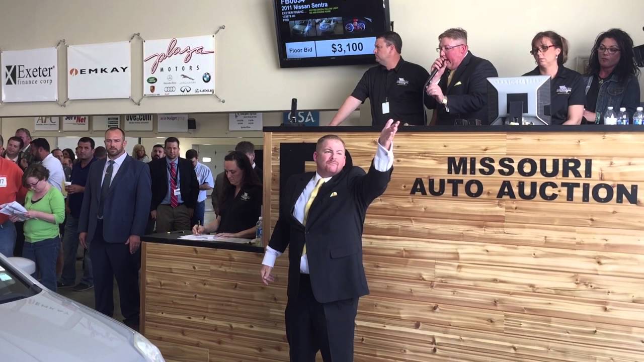auto auctioneers Toya McLeod and Kris Mooney YouTube