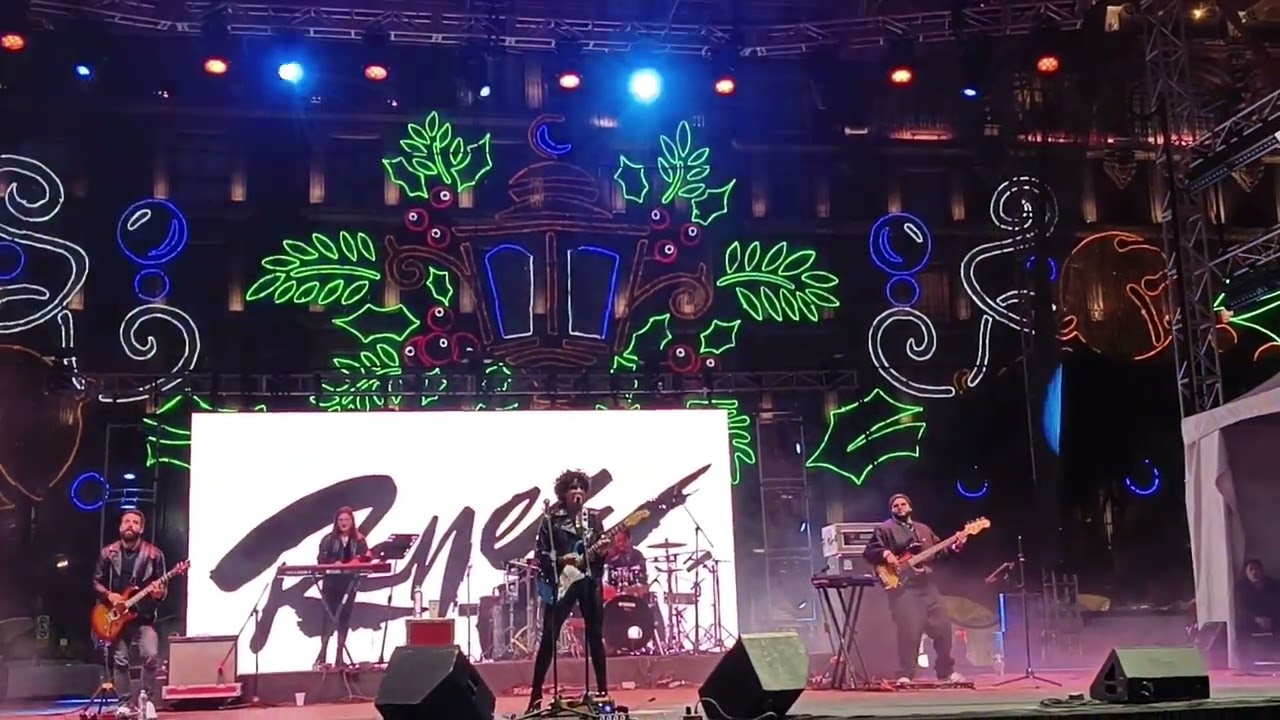 TEMA: ALGO BIEN RENNE EN EL ZÓCALO DE LA CIUDAD DE MÉXICO 