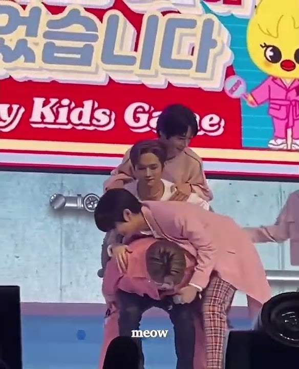 STRAY KIDS • Lee Know & Binnie carrying members 😂 SKZ'S Chocolate Factory🍫 Credits to the real owner