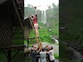 Memeriksa antena tv yang rusak ditengah hujan deras di luar ruangan #rain #beautiful #heavyrain