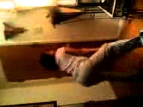 MY COUSIN TWERKING!! SHE DOIN THAT SHIT