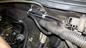 Onde fica o sensor de partida a frio?