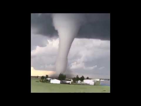 Video: Lawatan Tornado Ekstrim: Cara Paling Menarik Untuk Melihat Ribut