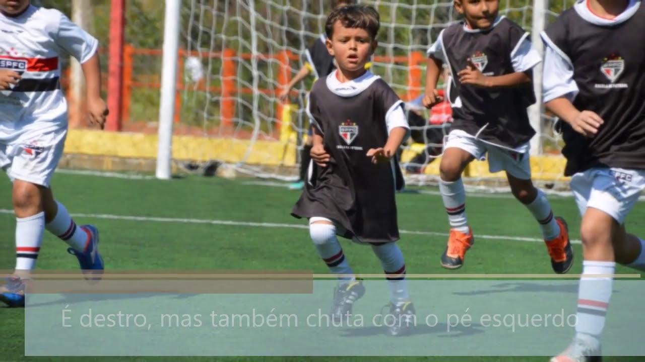Tales - Criança de 5 anos jogando futebol - Vídeo 1 