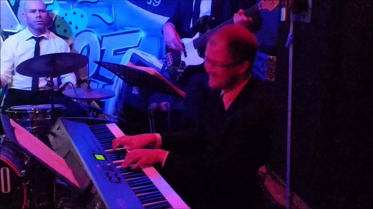 Смотреть «THE BUDO BIG BAND LIVE AT CASK CORNER, DONCASTER 04 04 15» на YouTube Смотреть «THE BUDO BIG BAND LIVE AT CASK CORNER, DONCASTER 04 04 15» на YouTube