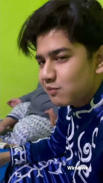 Syakir Daulay sedang nyobain telur asin Brebes ❤️