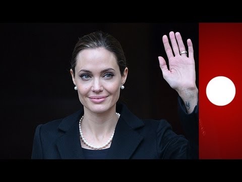 Video: Warum Angelina Jolie Ihre Brüste Entfernt Hat