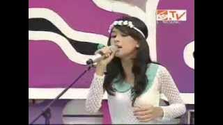 Maudy Ayunda   Aku Atau Temanmu