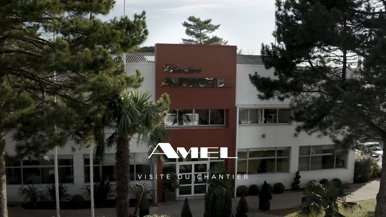 ⁣Visitez les Chantiers AMEL en compagnie de « Un duvet pour deux » / Discover the AMEL shipyards