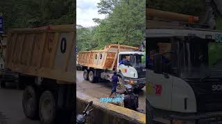 Dump Truck Scania Tambang Gagal Nanjak di Sitinjau Lauik