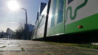 Euskotren trambia de Bilbao serie 400 por las aproximidades de moyua