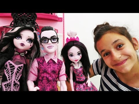 Монстр Хай - Семья Дракулауры в сборе - Видео для девочек про куклы
