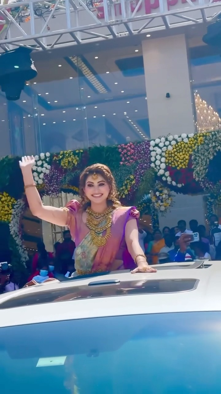 Urvashi Rautela Receives Immense Love From Her Telangana Fans? #shorts #bollywood #urvashirautela