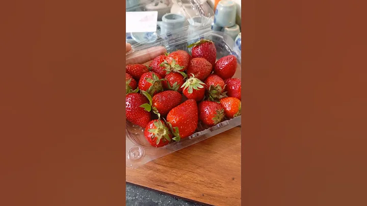 London’s Viral Chocolate Strawberry at home 🍓#youtube #short #recipe #chocolate #strawberry #viral