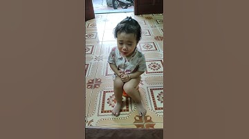 Em bé ChiChi- Táo bón khổ ghê