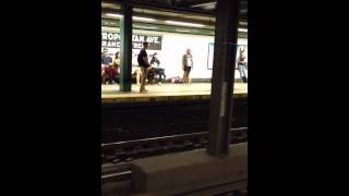 Best subway singer I've ever heard does Beyoncé's \\