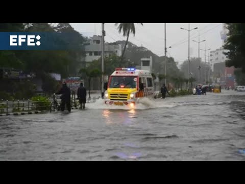 Al menos 3 muertos en el sur de India por fuertes lluvias ante llegada del ciclón Michaung