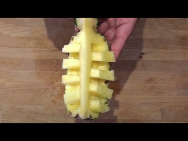 Comment éplucher et découper un ananas en vidéo - Cuisine Actuelle