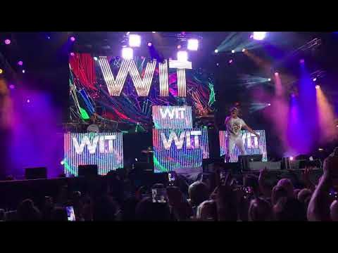 Will Smith & DJ Jazzy Jeff Live HD - Getting Jiggy With It - 2017 Blackpool Livewire